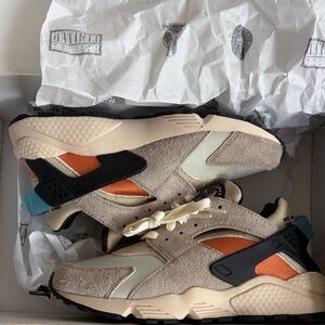Nike Huarache Beige and Orange Sneakers